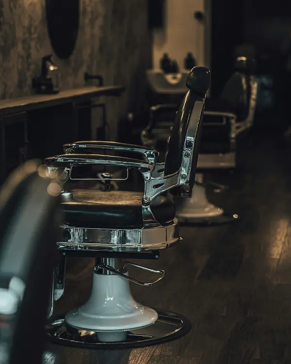 Sharp beard line up and trim